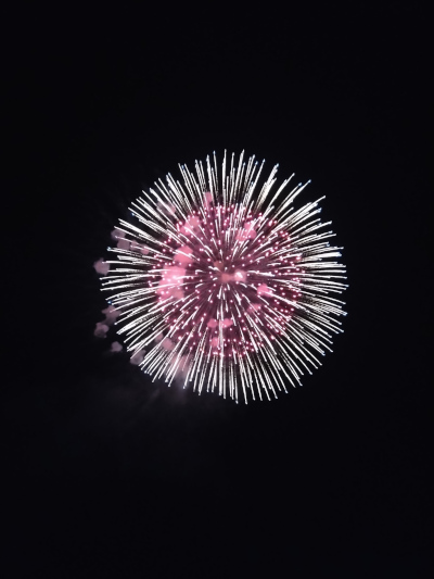 夜空にひとつ、花火の大玉